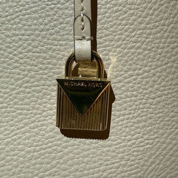 Michael Kors Women's Blush Pink Wallet and Purse - Picture 10 of 16